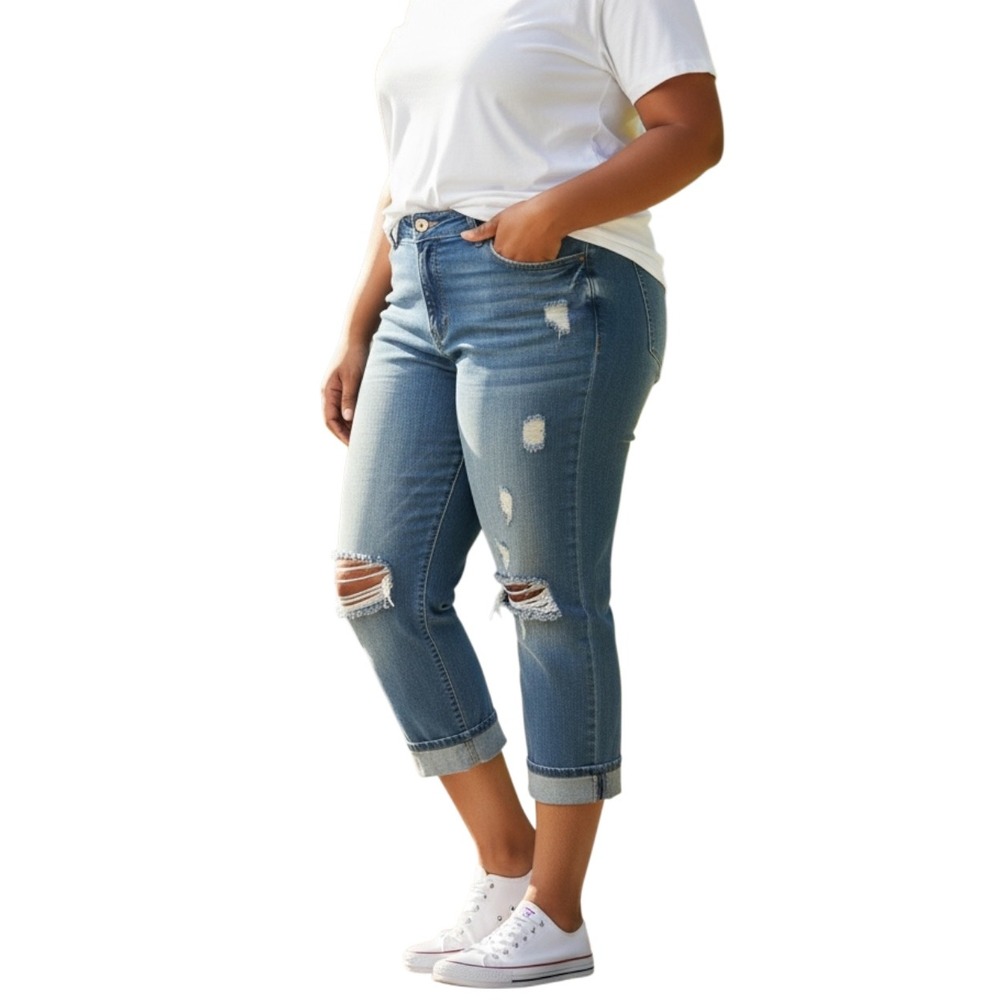 Forever 21 Plus Size 18 Distressed Capri Jeans Medium‎ Wash Cuffed Denim Pants